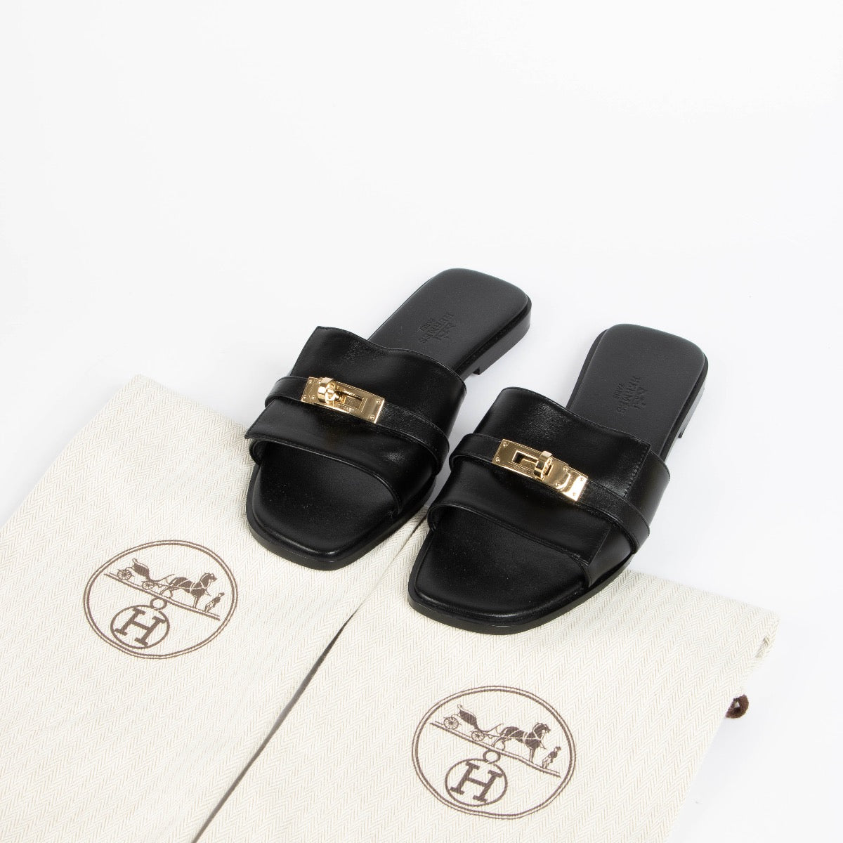 Authentic pre-loved Hermès Black Giulia Sandals - Size 37 on Labellov.com