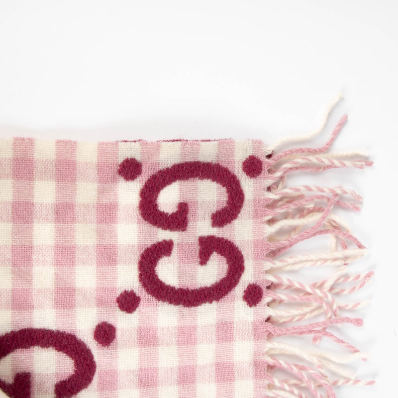 Authentic pre-loved Gucci Pink Wool GG Pattern Scarf on Labellov.com
