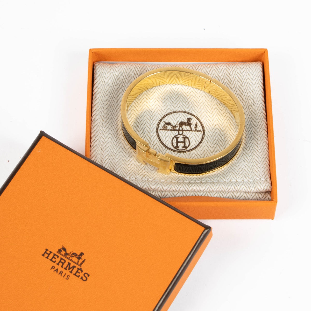 Authentic pre-loved Hermès Black Clic H Bracelet - Size GM on Labellov.com