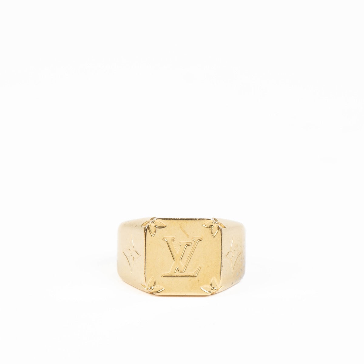 Authentic pre-loved Louis Vuitton Gold-tone Signet Ring - Size M on Labellov.com