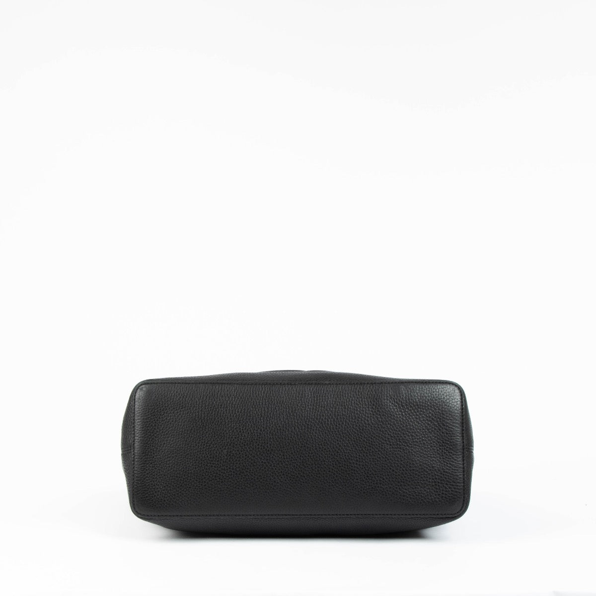 Authentic pre-loved Gucci Black Leather Soho Shoulder Bag on Labellov.com