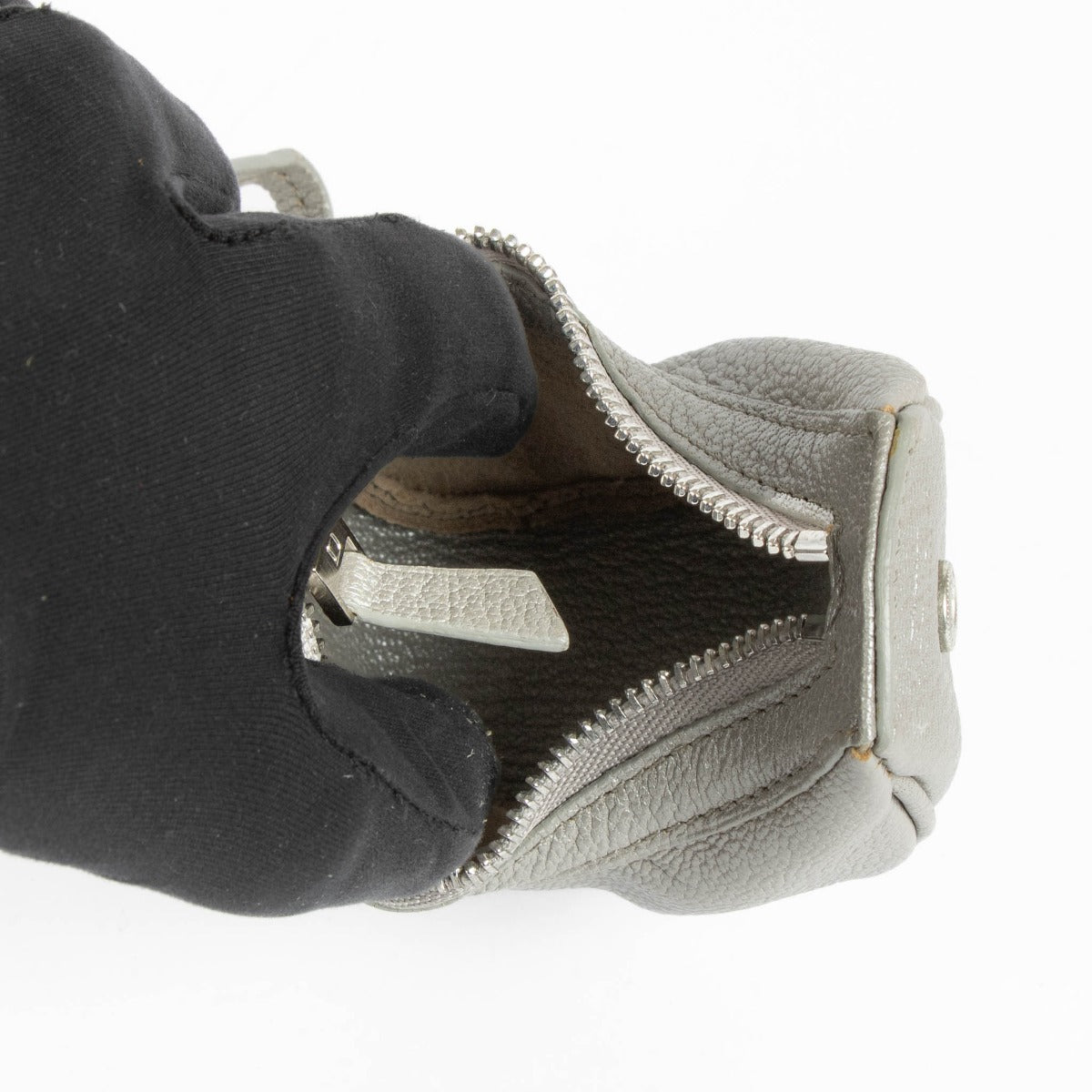 Shop this 100% authentic Delvaux Light Grey Coin Purse at Labellov.com