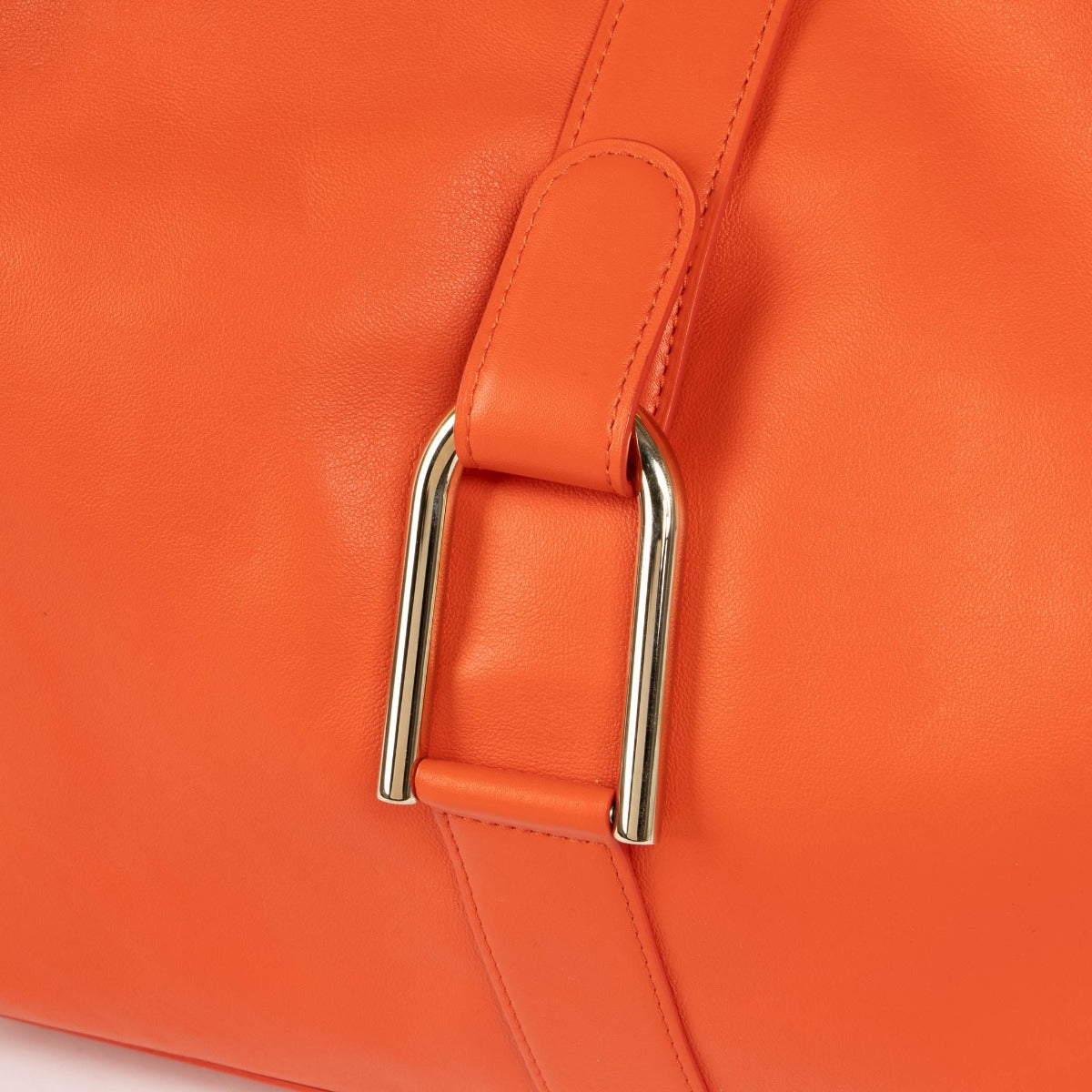 Authentic pre-loved Delvaux Red Giury Besace Shoulder Bag on Labellov.com