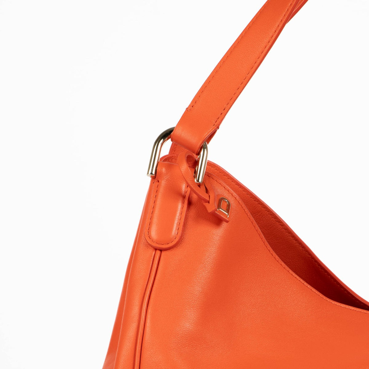 Authentic pre-loved Delvaux Red Giury Besace Shoulder Bag on Labellov.com