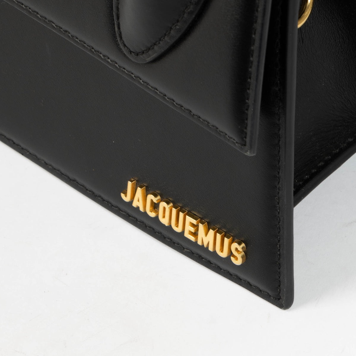 Authentic pre-loved Jacquemus Black Leather Le Chiquito Moyen Bag on Labellov.com