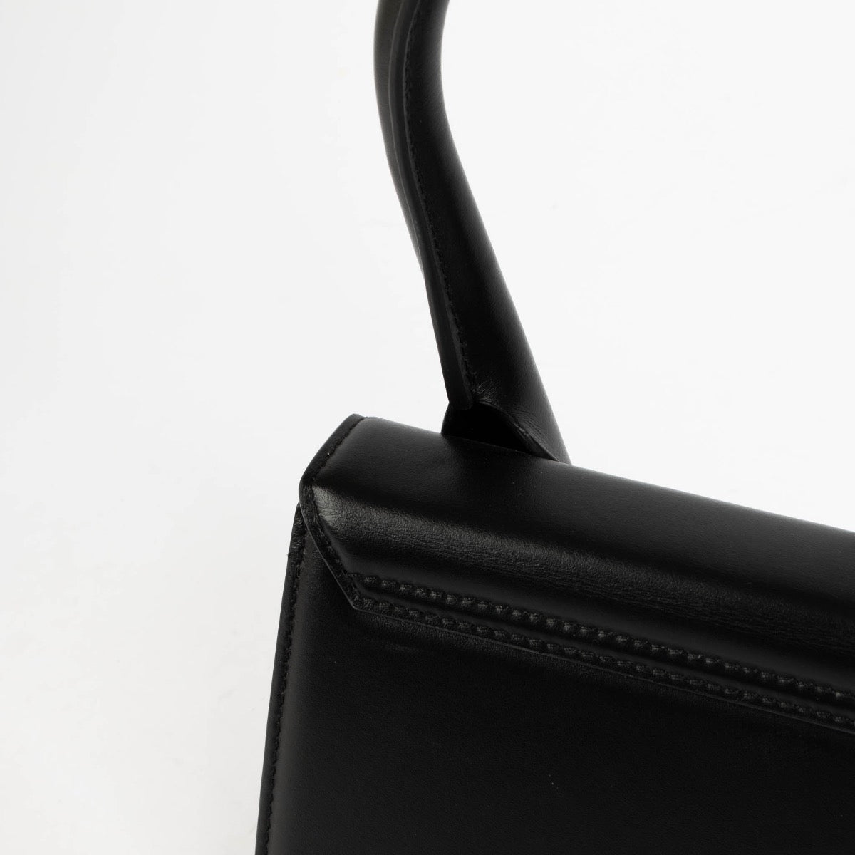 Authentic pre-loved Jacquemus Black Leather Le Chiquito Moyen Bag on Labellov.com