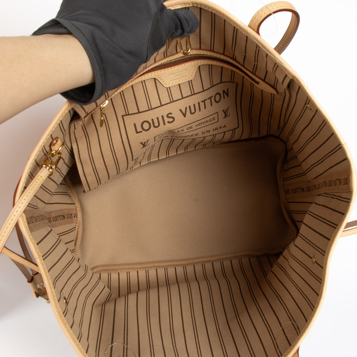 Shop this 100% authentic Louis Vuitton Monogram Neverfull MM Shoulder Bag at Labellov.com