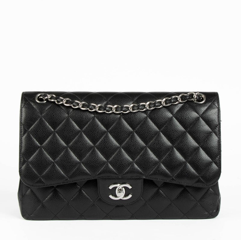 Sac classique Chanel en cuir caviar noir, grande/jumbo taille