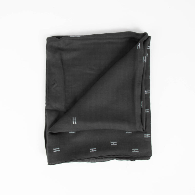 Shop this 100% authentic Hermès Anthracite/Silver Art Déco Cashmere Silk Blend Stole Scarf at Labellov.com