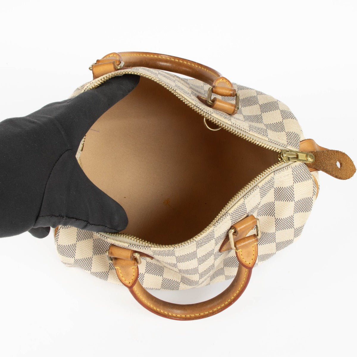 Shop the authentic Louis Vuitton Damier Azur Speedy 25 Top Handle second hand on Labellov.com
