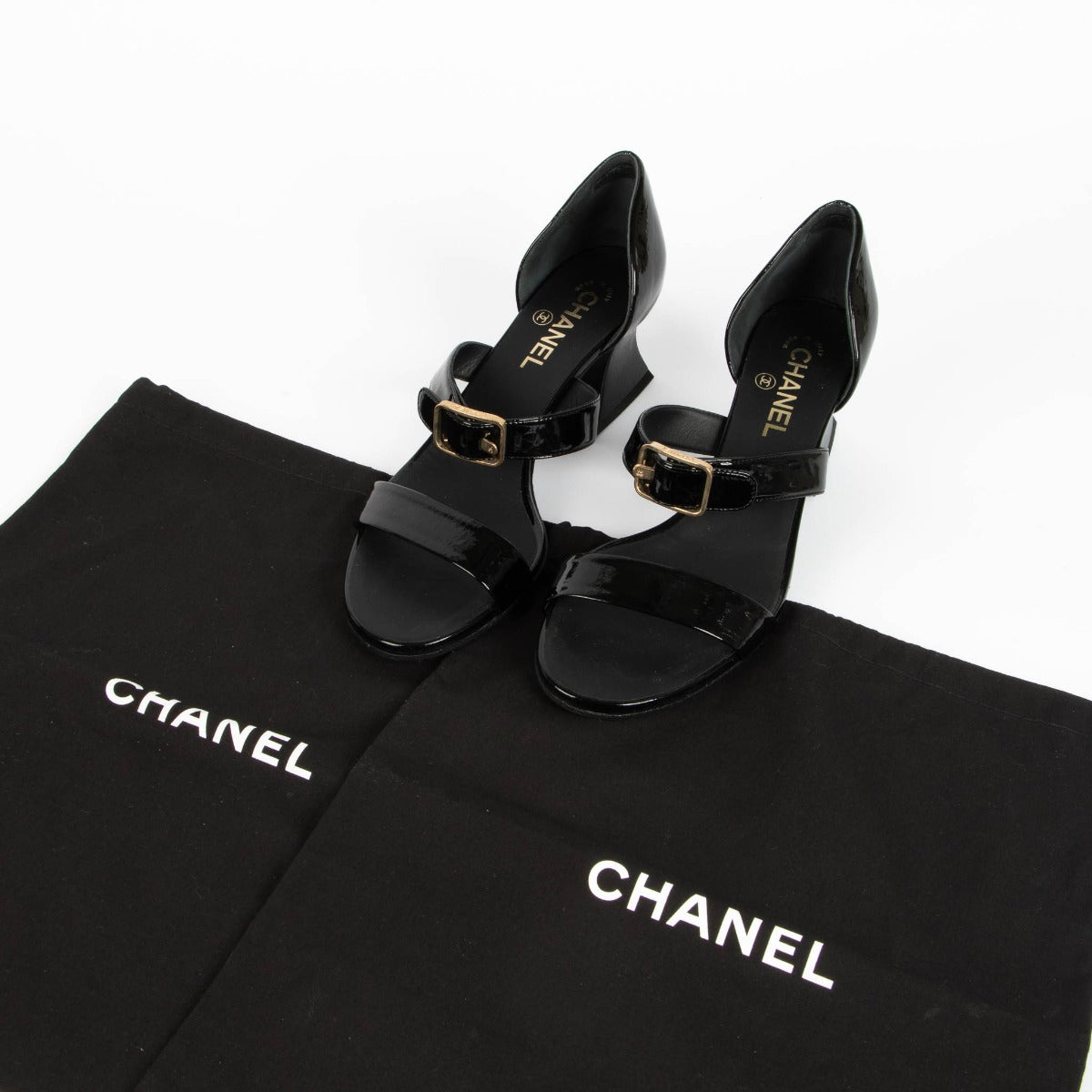 Chanel 22S Black Patent Goatskin Sandals - Size 40 – Labellov