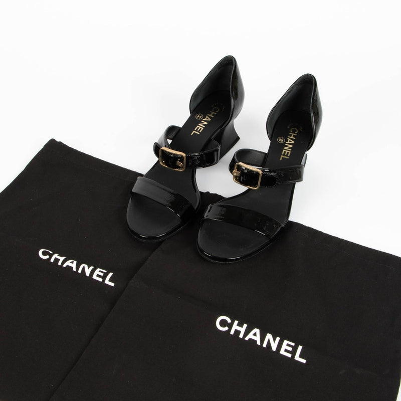 Shop this 100% authentic Chanel 22S Black Patent Goatskin Sandals at Labellov.com