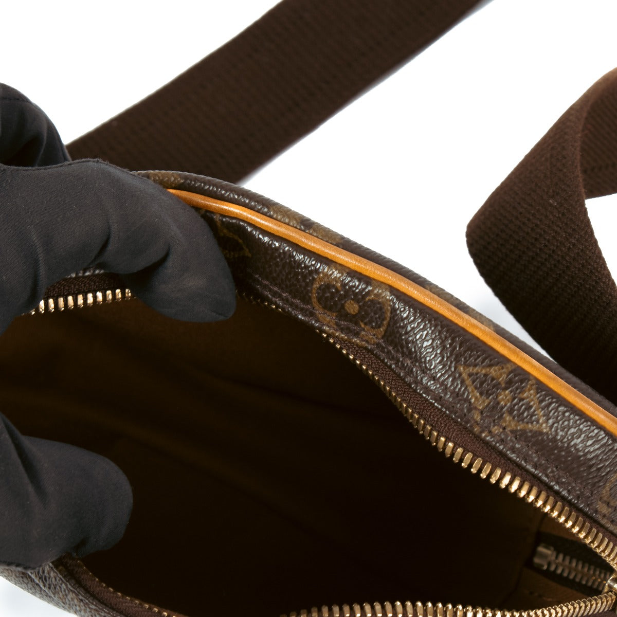 Shop 100% authentic secondhand Louis Vuitton Monogram Pochette Gange Crossbody on Labellov.com