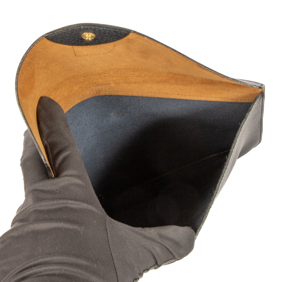 Shop safe online at Labellov in Antwerp, Brussels and Knokke this 100% authentic second hand Delvaux Dark Blue Vintage Envelope Pouch