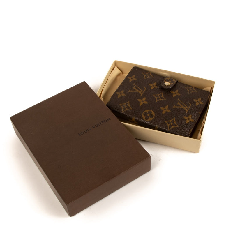 Shop safe online at Labellov in Antwerp, Brussels and Knokke this 100% authentic second hand Louis Vuitton Monogram Agenda Cover PM