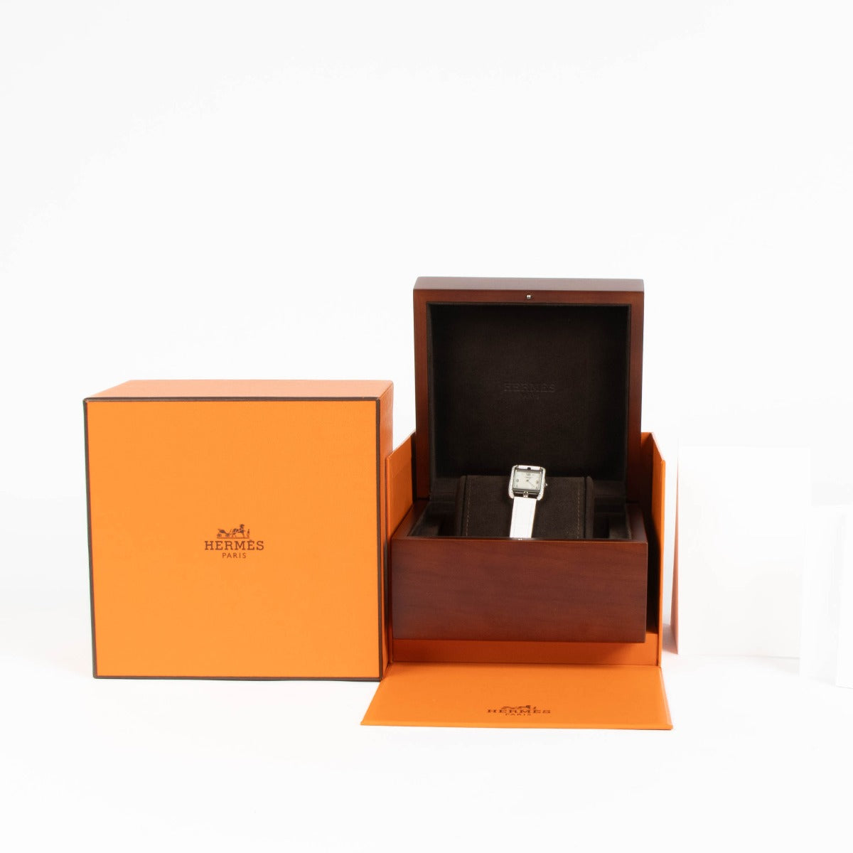 Shop this 100% authentic Hermès Mother of Pearl Diamonds Steel Cape Cod Small Watch at Labellov.com