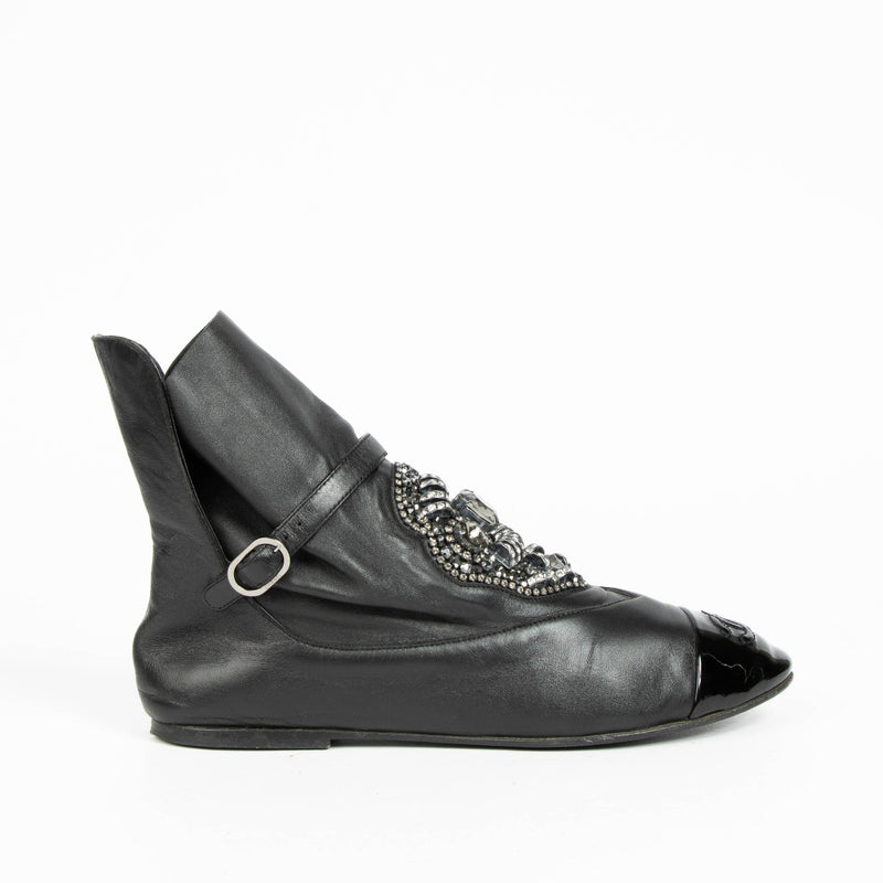 100% authentic second hand Chanel Black Crystal Embellished CC Cap Toe Boots in size 38 at Labellov.