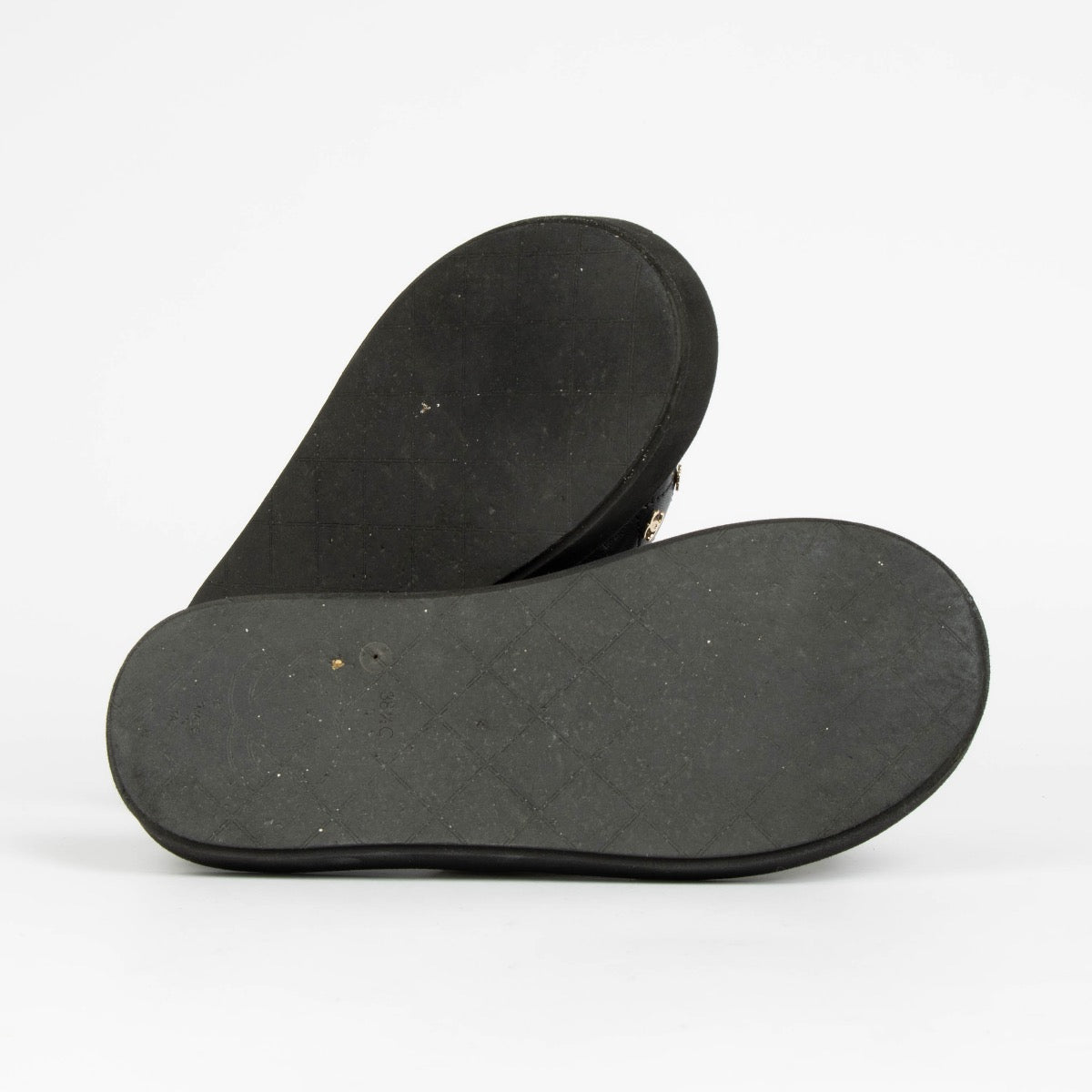 Authentic pre-loved Chanel Black Quilted Charms Thong Sandals -Size 38.5 on Labellov.com