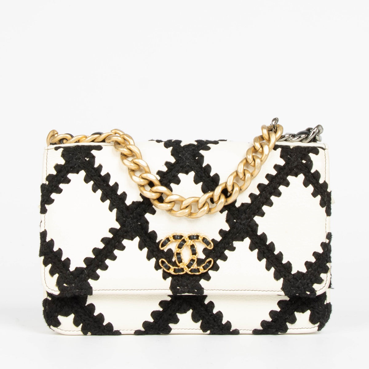 Authentic pre-loved Chanel White Stitch 19 Wallet On Chain Crossbody Bag on Labellov.com