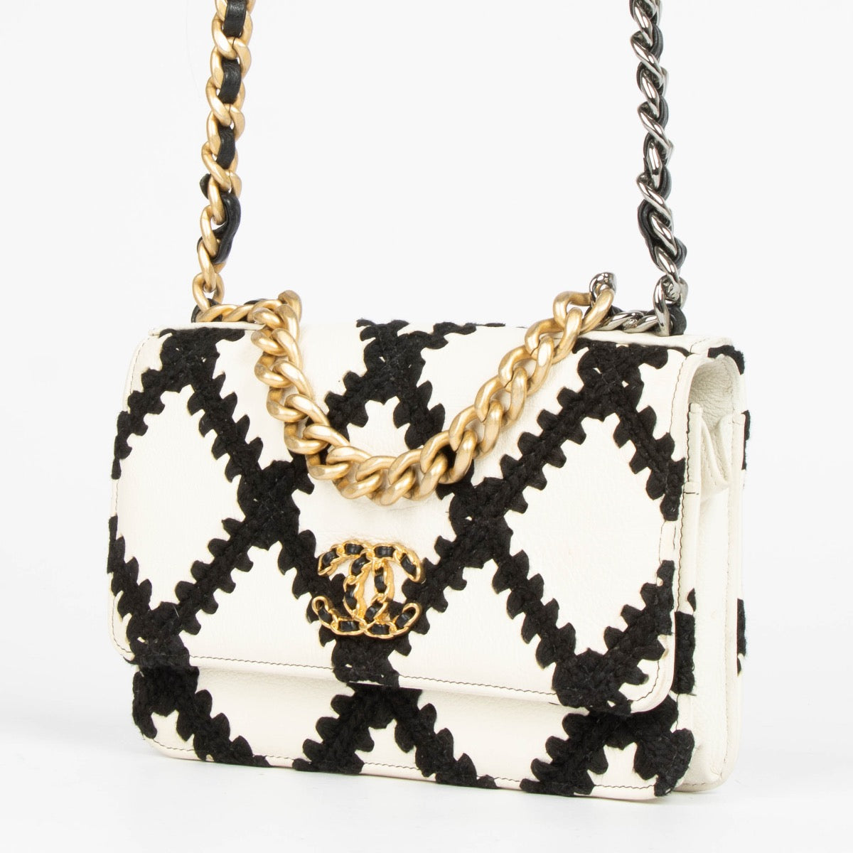 Authentic pre-loved Chanel White Stitch 19 Wallet On Chain Crossbody Bag on Labellov.com
