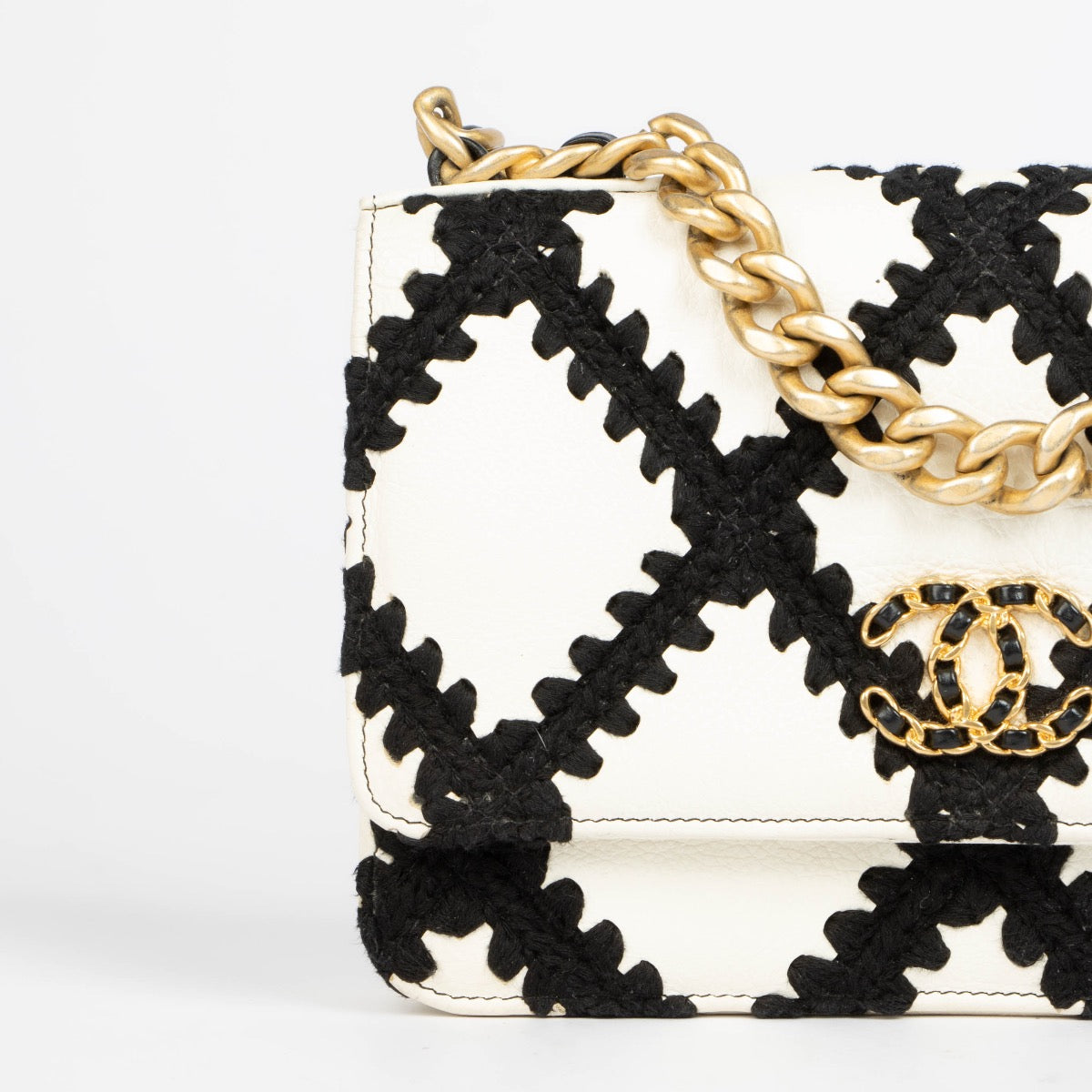 Authentic pre-loved Chanel White Stitch 19 Wallet On Chain Crossbody Bag on Labellov.com