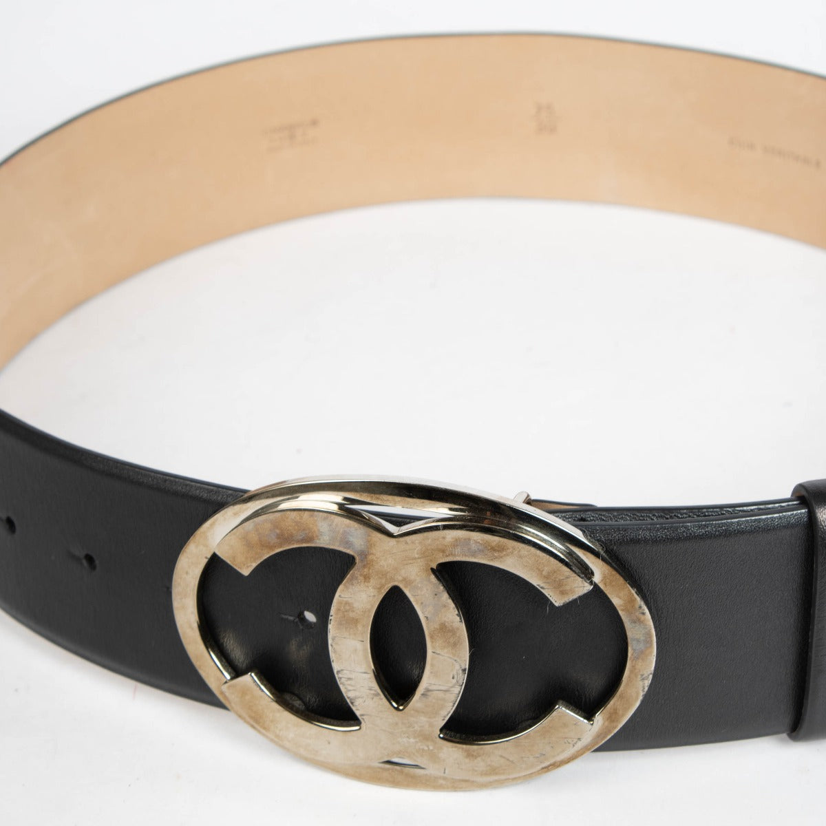 Authentic pre-loved Chanel Black Buckle Belt - Size 75 on Labellov.com