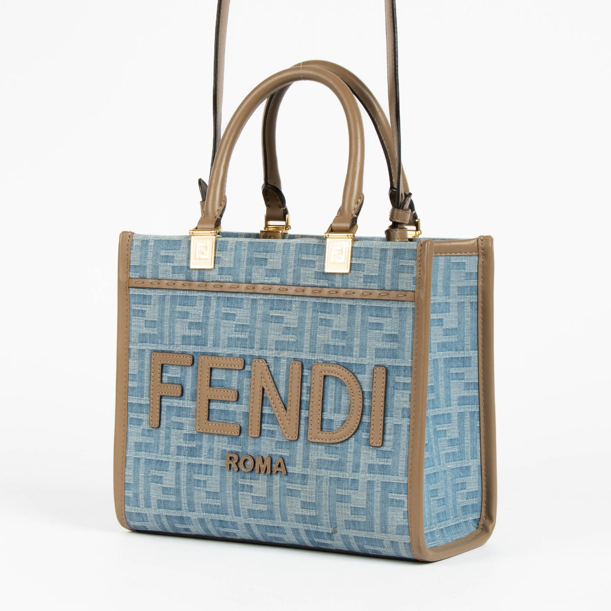 Shop safe online at Labellov in Antwerp, Brussels and Knokke this 100% authentic second hand Fendi Blue FF Denim Sunshine Small. Veilig online tweedehands Fendi Blue FF Denim Sunshine Small handtas kopen bij Labellov.