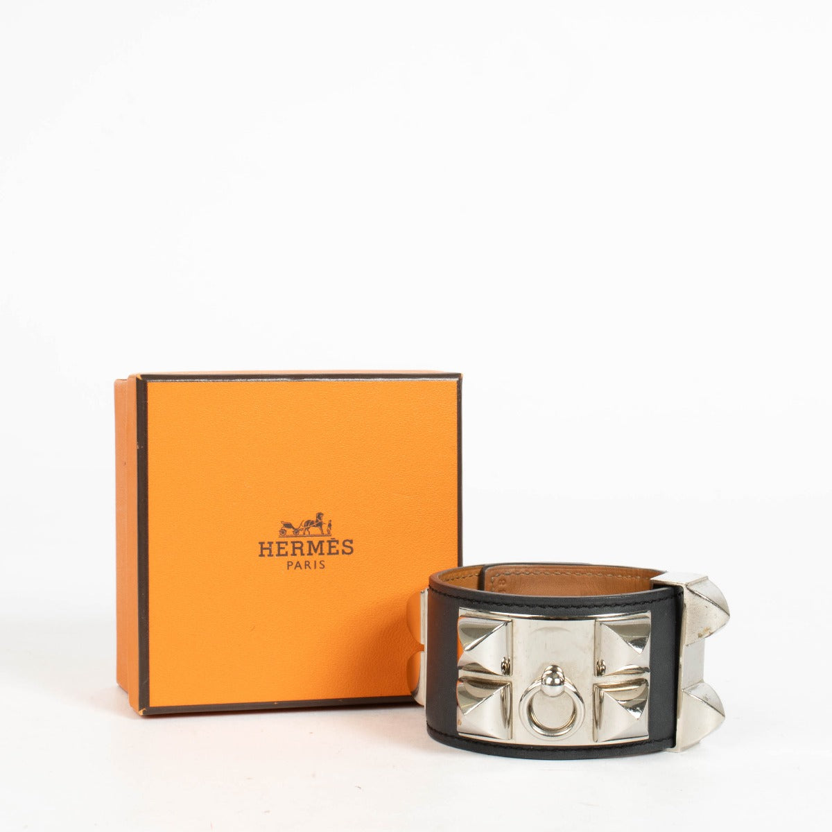 Authentic pre-loved Hermès Grey Swift Collier De Chien Bracelet on Labellov.com