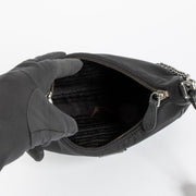Shop safe online at Labellov in Antwerp, Brussels and Knokke this 100% authentic second hand Prada 2005 Re-edition Black Nylon Crossbody. Veilig online tweedehands authentieke Prada 2005 Re-edition Black Nylon Crossbody handtas kopen bij Labellov.