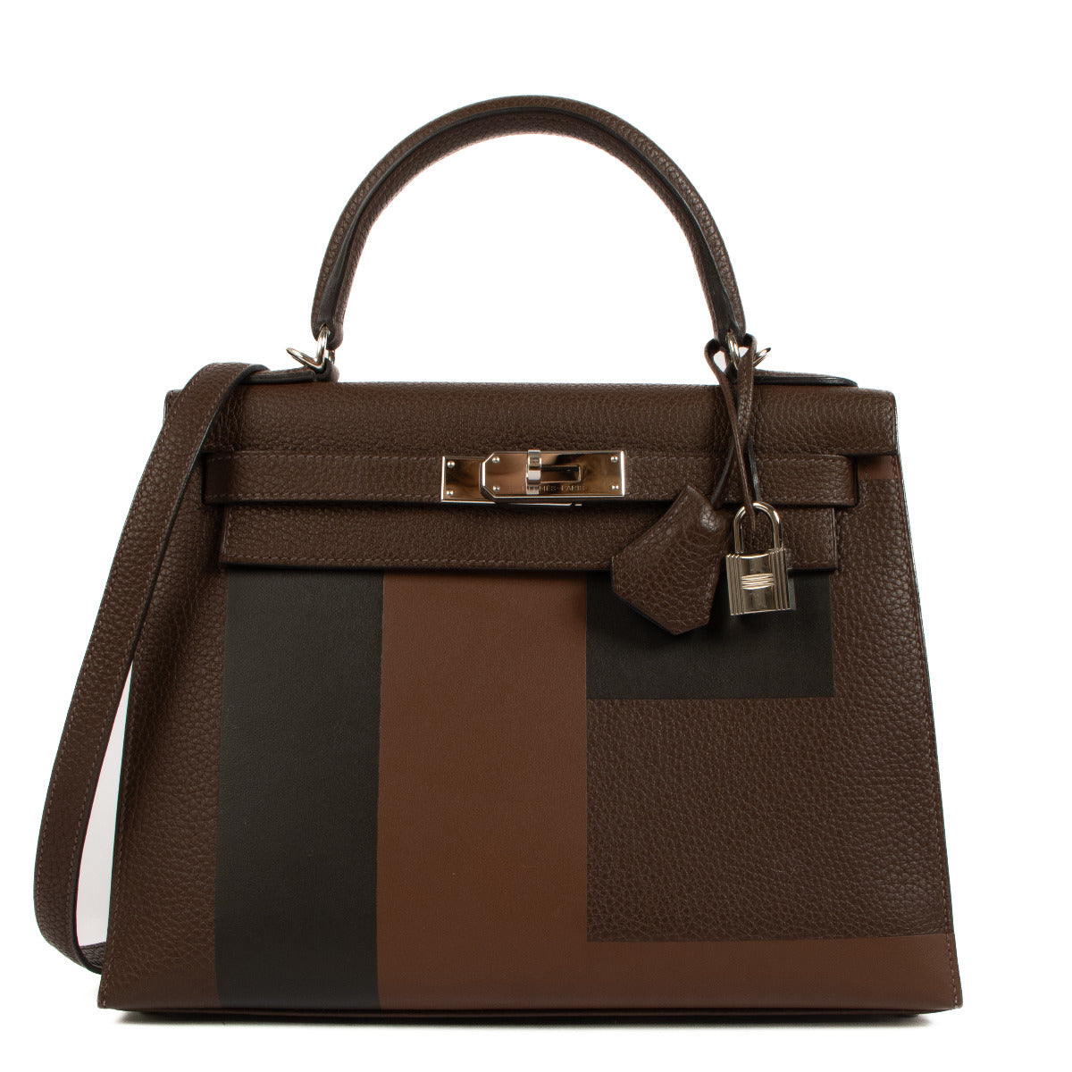 Make a statement with the Hermès Kelly 28 Kellygraphie Lettre E from Labellov – a collector's item for those who appreciate the finest in fashion