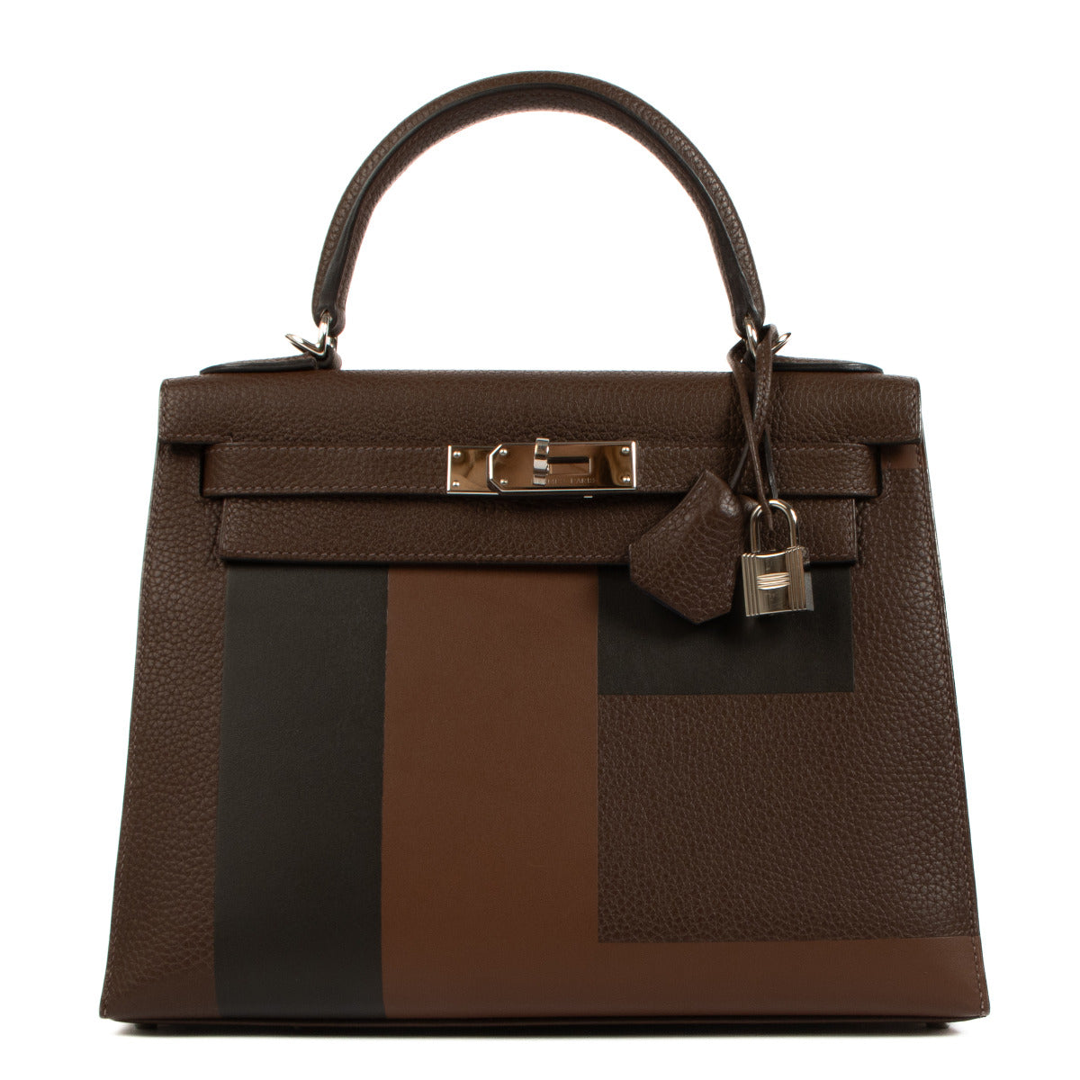 Discover timeless elegance with our Hermès Kelly 28 Kellygraphie Lettre E – a symbol of sophistication available exclusively at Labellov