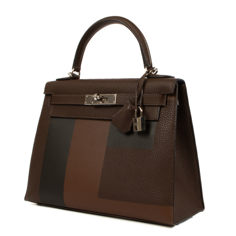 Authenticity guaranteed – explore the Hermès Kelly 28 Kellygraphie Lettre E at Labellov, where luxury meets trust.