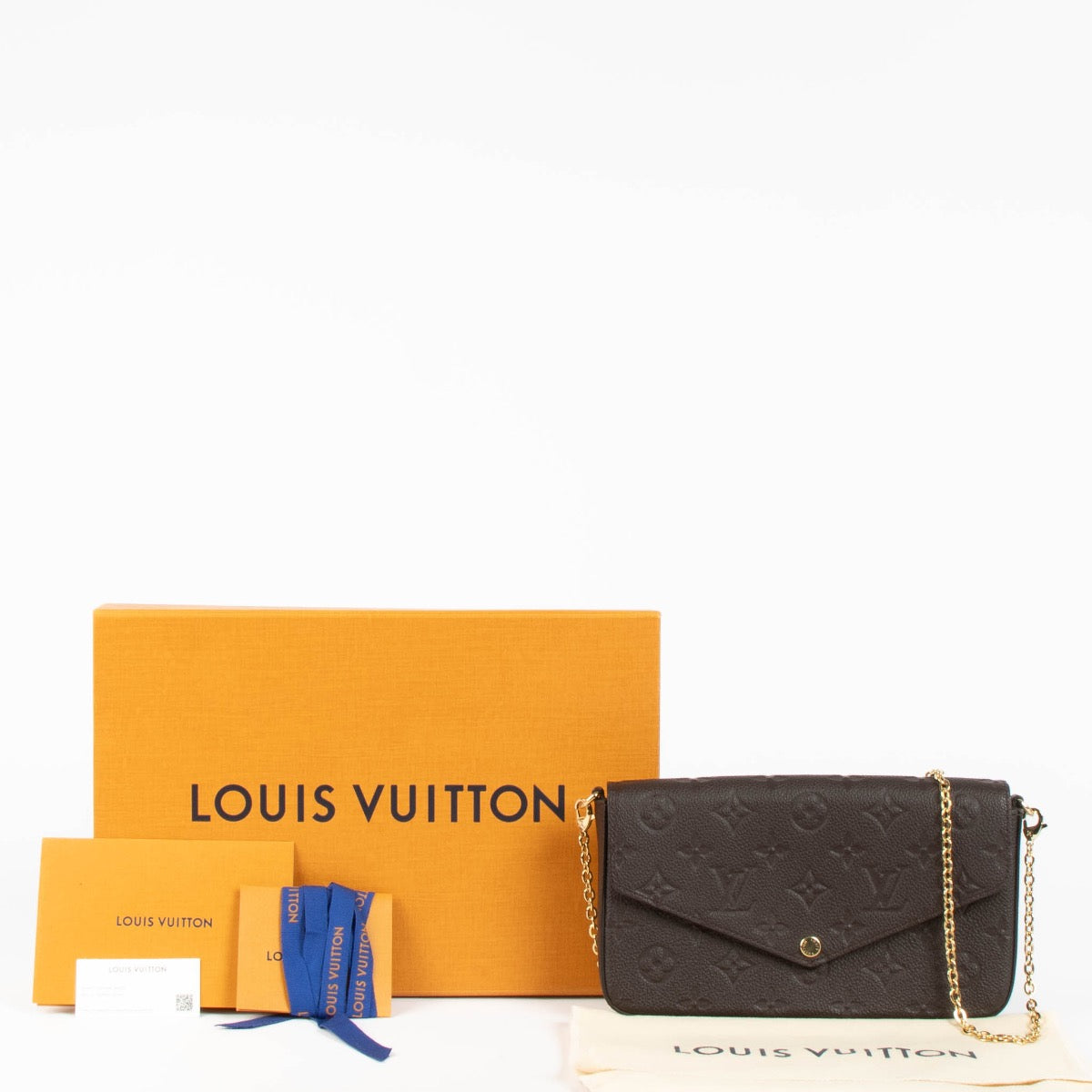 Shop safe online at Labellov in Antwerp, Brussels and Knokke this 100% authentic second hand Louis Vuitton Chocolat Empreinte Pochette Félicie