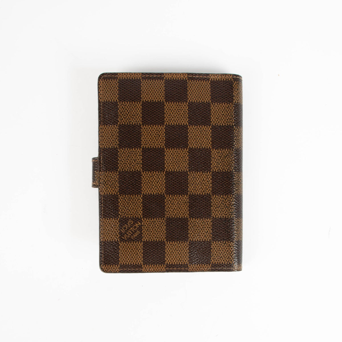Shop safe online at Labellov in Antwerp, Brussels and Knokke this 100% authentic second hand Louis Vuitton Damier Ebene Adress Book
