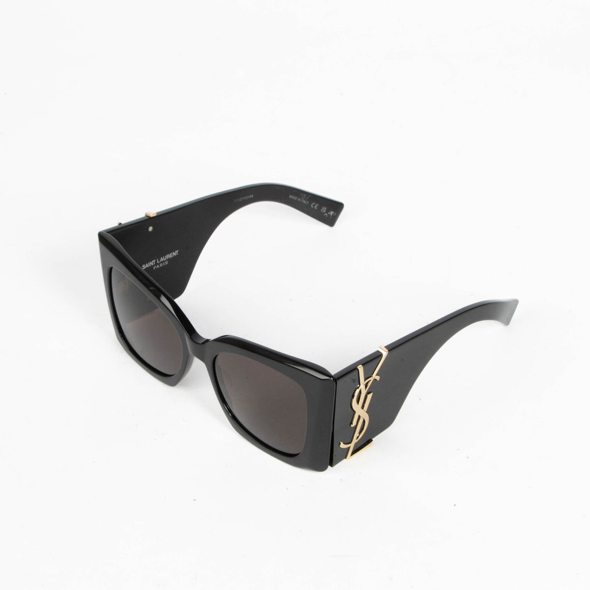 Shop this 100% authentic Saint Laurent Black SL M119 Blaze Glasses at labellov.com.