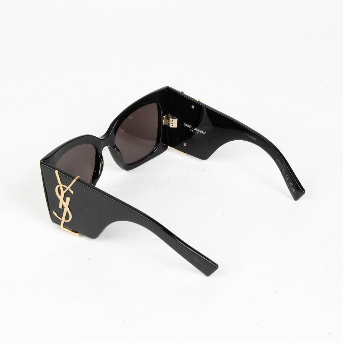 Shop this 100% authentic Saint Laurent Black SL M119 Blaze Glasses at labellov.com.