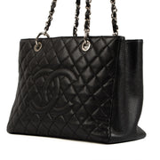 shop safe online at Labellov in Antwerp, Brussels and Knokke this 100% authentic second hand Chanel Black Caviar Leather Grand Shopping Tote