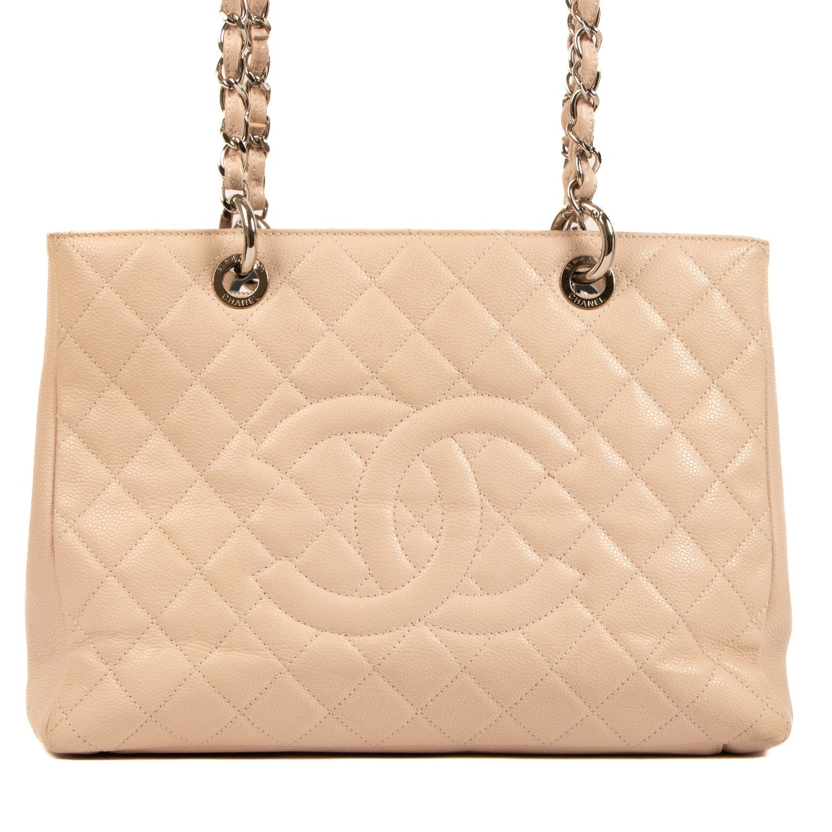 Shop safe online at Labellov in Antwerp, Brussels and Knokke this 100% authentic second hand Chanel Pale Pink Caviar Leather Grand Shopping Shoulder Bag