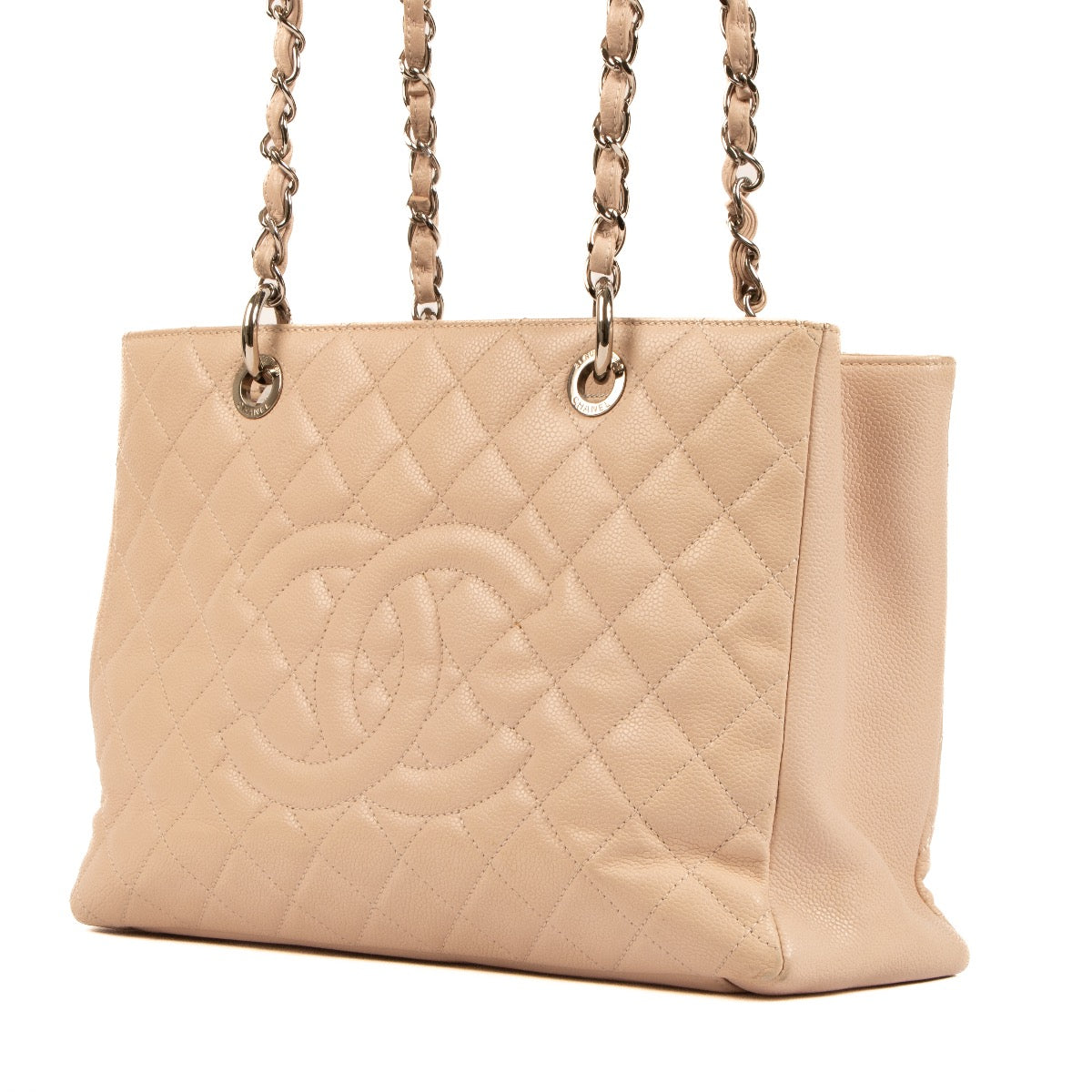Shop safe online at Labellov in Antwerp, Brussels and Knokke this 100% authentic second hand Chanel Pale Pink Caviar Leather Grand Shopping Shoulder Bag