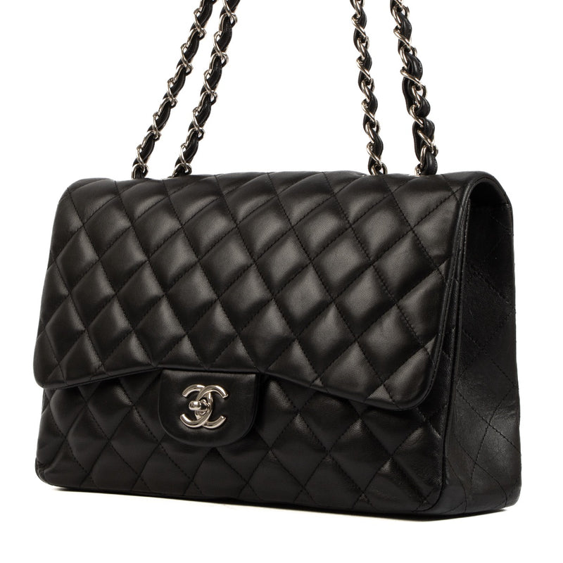 Shop safe online at Labellov in Antwerp, Brussel and Knokke this 100% authentic second hand Chanel Black Lambskin Large Classic Single Flap Bag