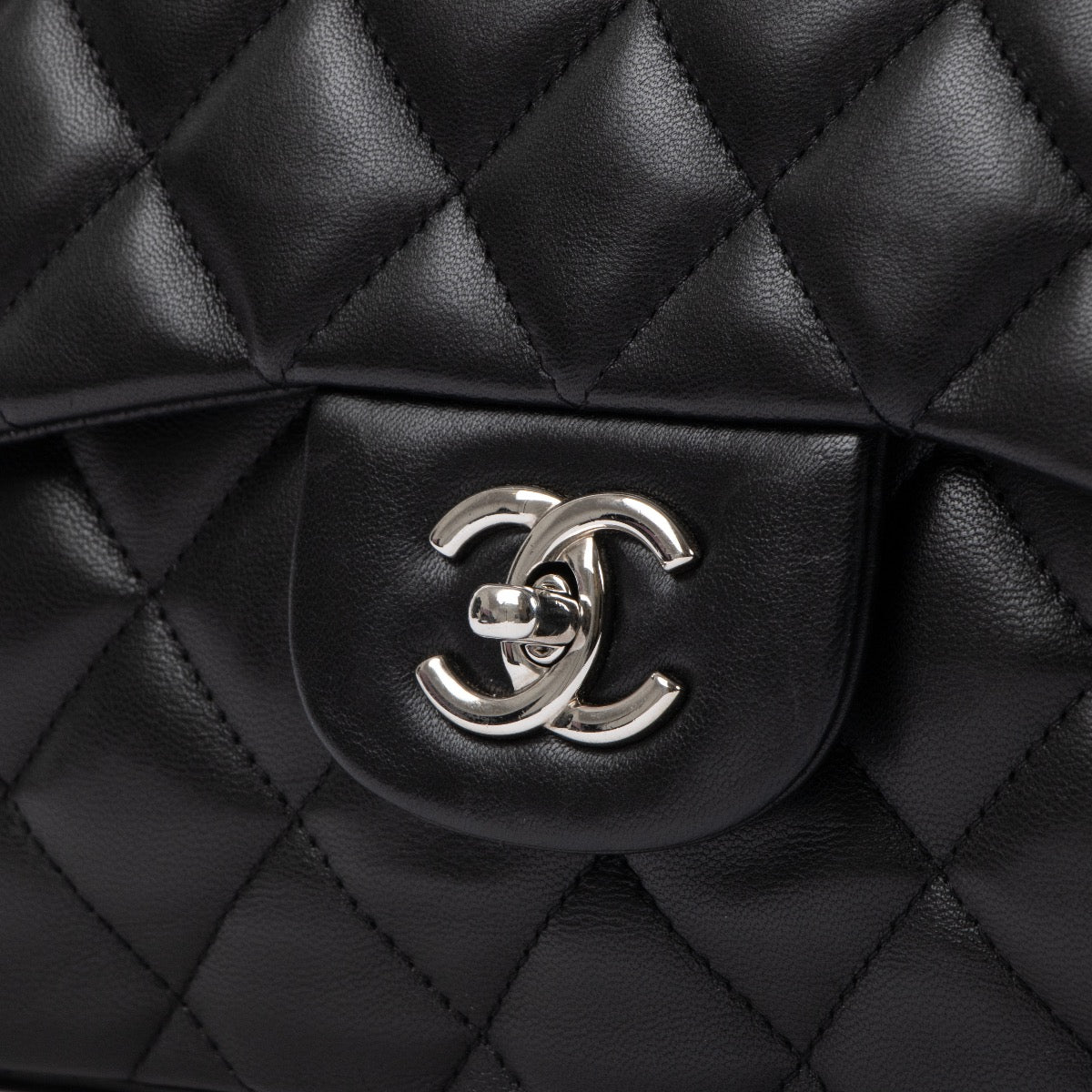 Shop safe online at Labellov in Antwerp, Brussel and Knokke this 100% authentic second hand Chanel Black Lambskin Large Classic Single Flap Bag