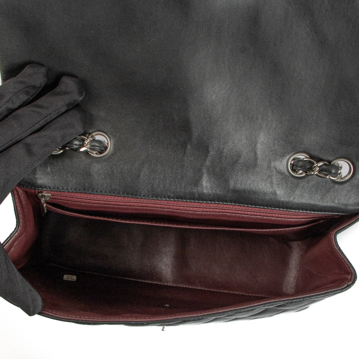 Shop safe online at Labellov in Antwerp, Brussel and Knokke this 100% authentic second hand Chanel Black Lambskin Large Classic Single Flap Bag