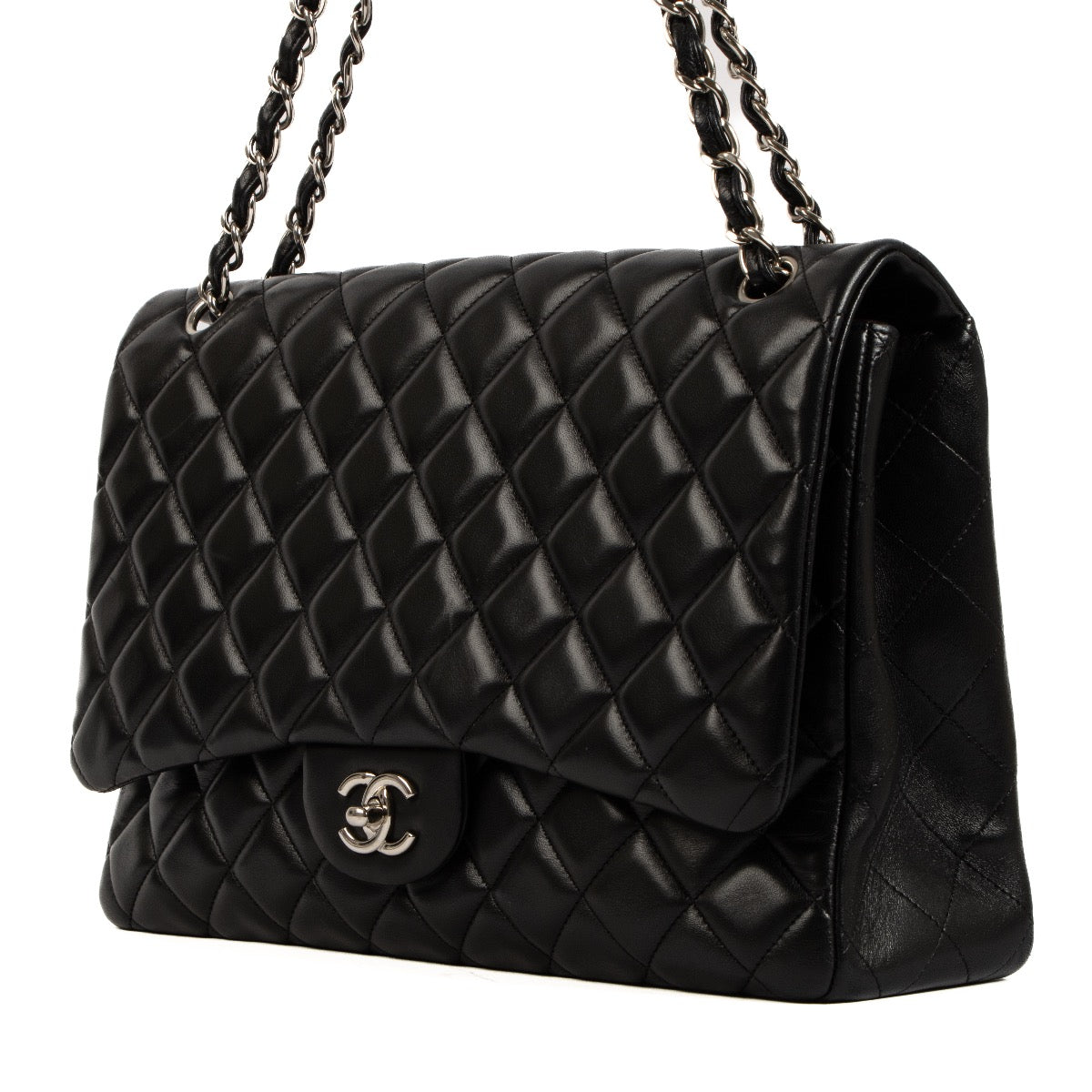 Shop safe online at Labellov in Antwerp, Brussels and Knokke this 100% authentic second hand Chanel Black Lambskin Maxi Classic Single Flap Bag