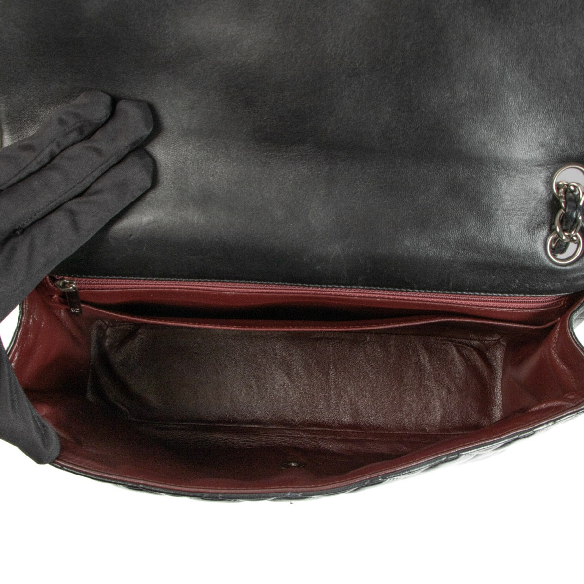 Shop safe online at Labellov in Antwerp, Brussels and Knokke this 100% authentic second hand Chanel Black Lambskin Maxi Classic Single Flap Bag