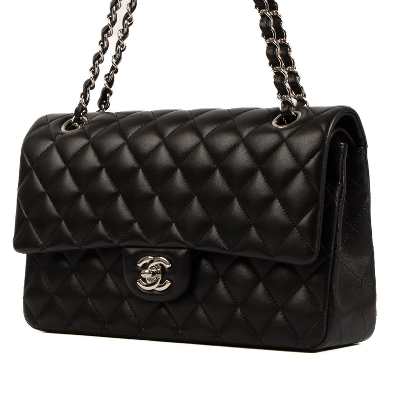 Shop safe online at Labellov in Antwerp, Brussels and Knokke this 100% authentic second hand Chanel Black Lambskin Medium Classic Flap Bag