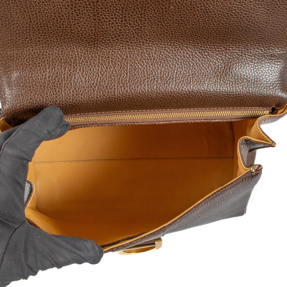 Shop safe online at Labellov in Antwerp, Brussels and Knokke this 100% authentic second hand Delvaux Brown Brillant MM + Strap