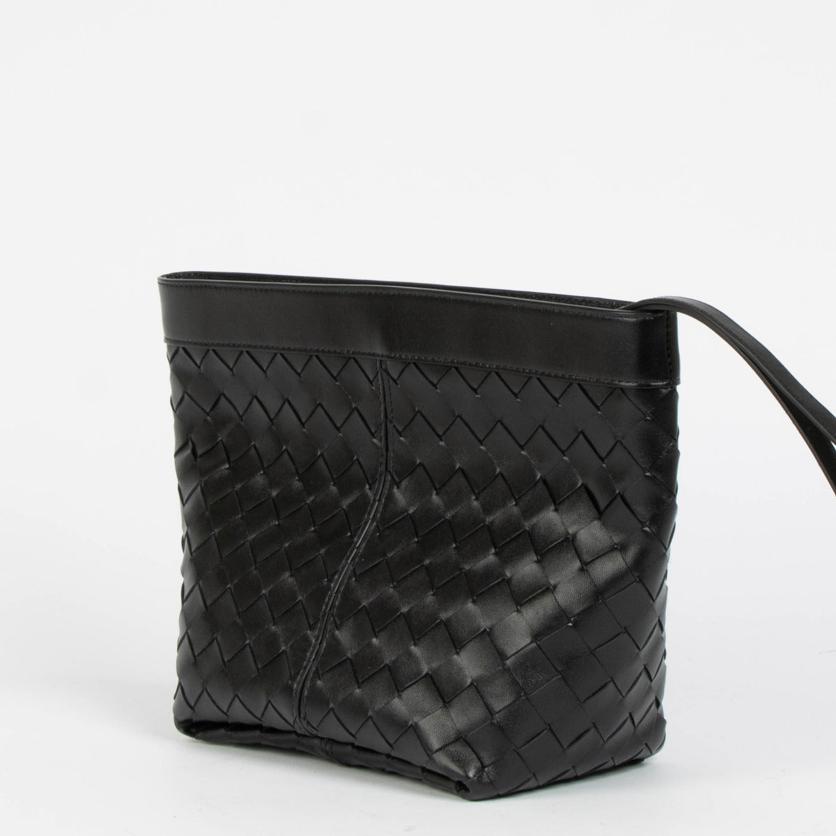 Authentic as-new Bottega Veneta Black Medium Prism Clutch on Labellov.com