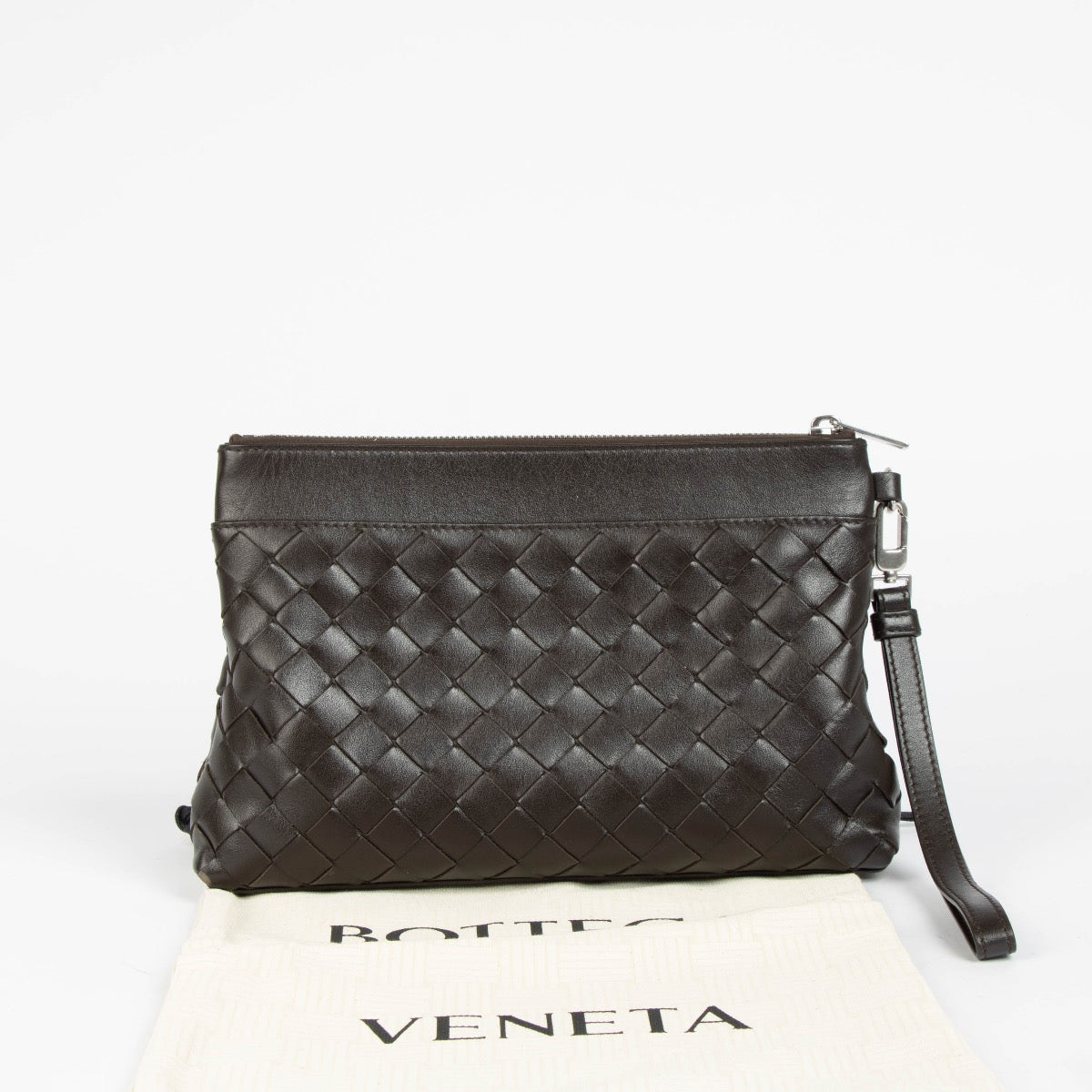Shop this 100% authentic Bottega Veneta Fondant Intrecciato Calfskin Pouch at Labellov.com