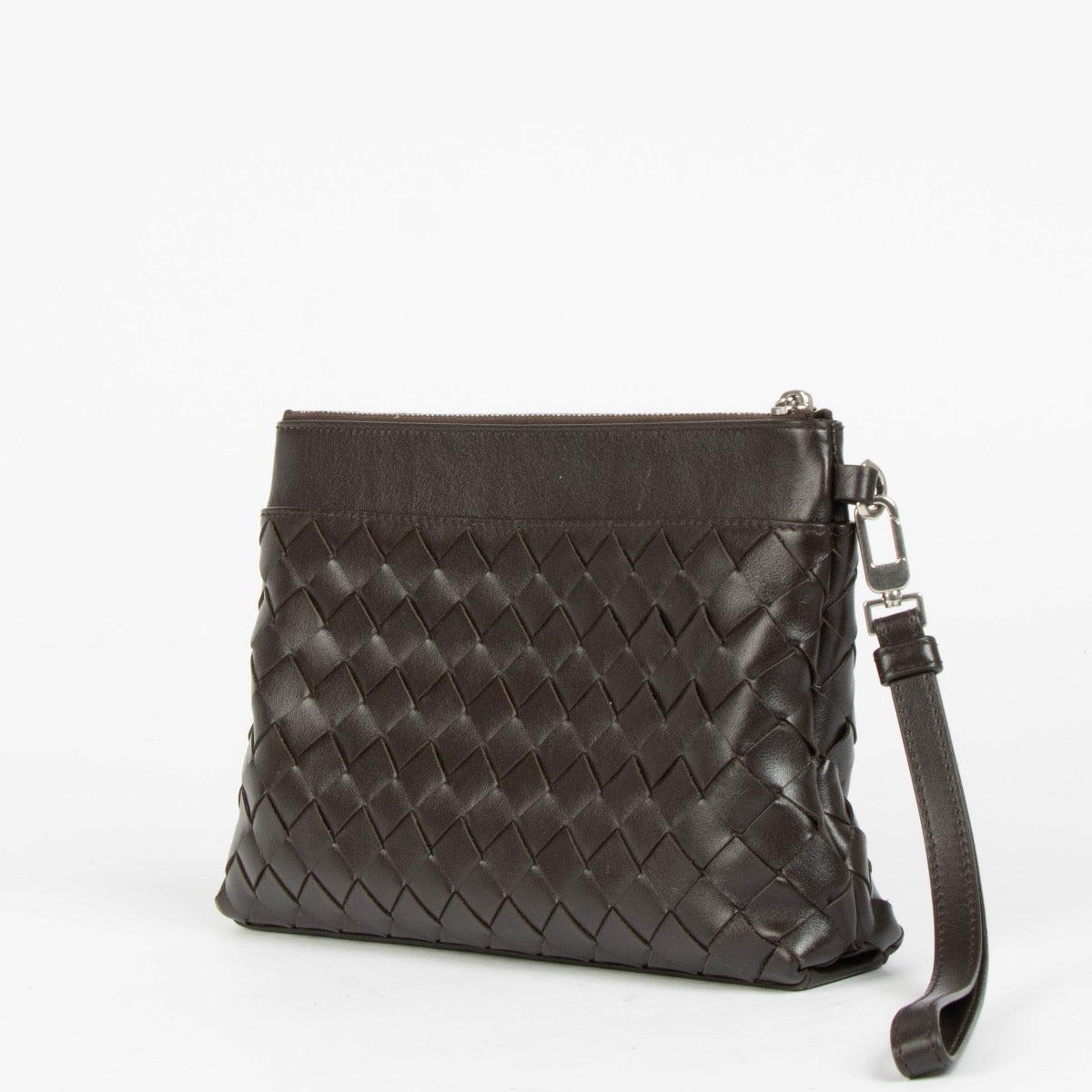 Shop this 100% authentic Bottega Veneta Fondant Intrecciato Calfskin Pouch at Labellov.com