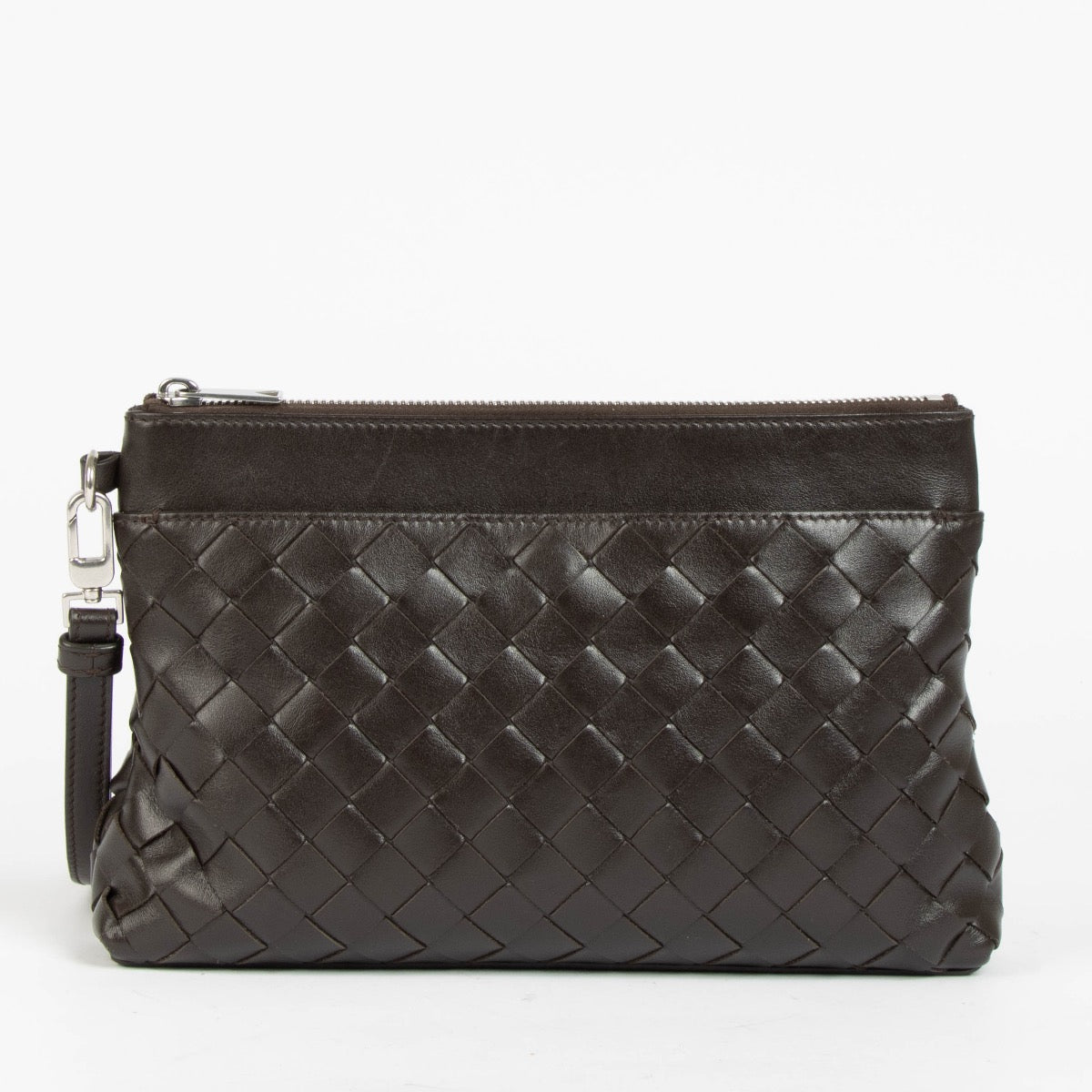 Shop this 100% authentic Bottega Veneta Fondant Intrecciato Calfskin Pouch at Labellov.com